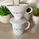 Kit Caneca 300ml Decorada + Coador De Porcelana Filtro