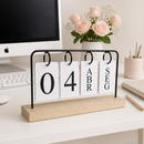 Calendário de Mesa Decorativo com Plaquinhas Preto/Dourado