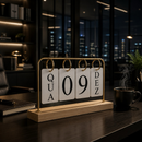 Calendário de Mesa Decorativo com Plaquinhas Preto/Dourado