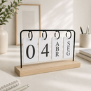 Calendário de Mesa Decorativo com Plaquinhas Preto/Dourado