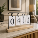 Calendário de Mesa Decorativo com Plaquinhas Preto/Dourado