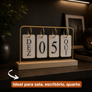 Calendário de Mesa Decorativo com Plaquinhas Preto/Dourado